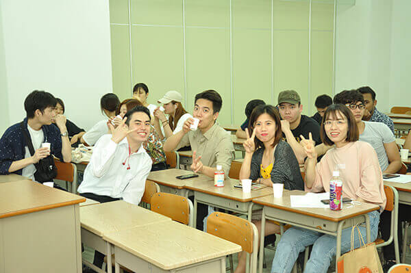 日本人と共に学べる